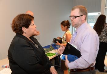 Islander Alumni Hosts First Networking Mixer