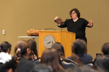 Celebrated Novelist, e.E. Charlton-Trujillo, Gives Free Public Reading at the Island University