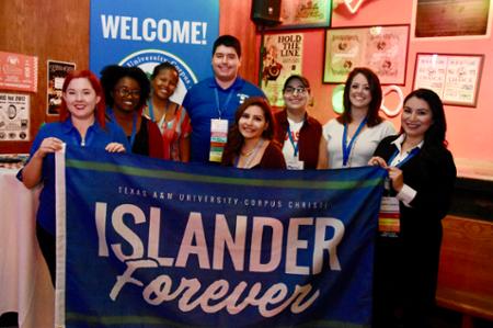 Islander Students and Alumni Strengthen Networks at the Annual Alumni Dinner Series