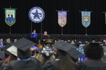 More than 840 Students Walk the Stage During Island University Fall 2017 Commencement Ceremonies