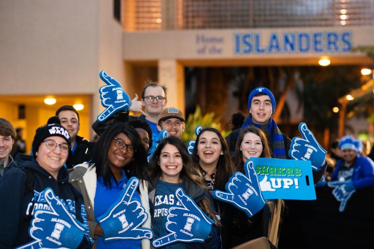 Islanders Brave Cold, Wet Weather To Make Most of Homecoming 2019