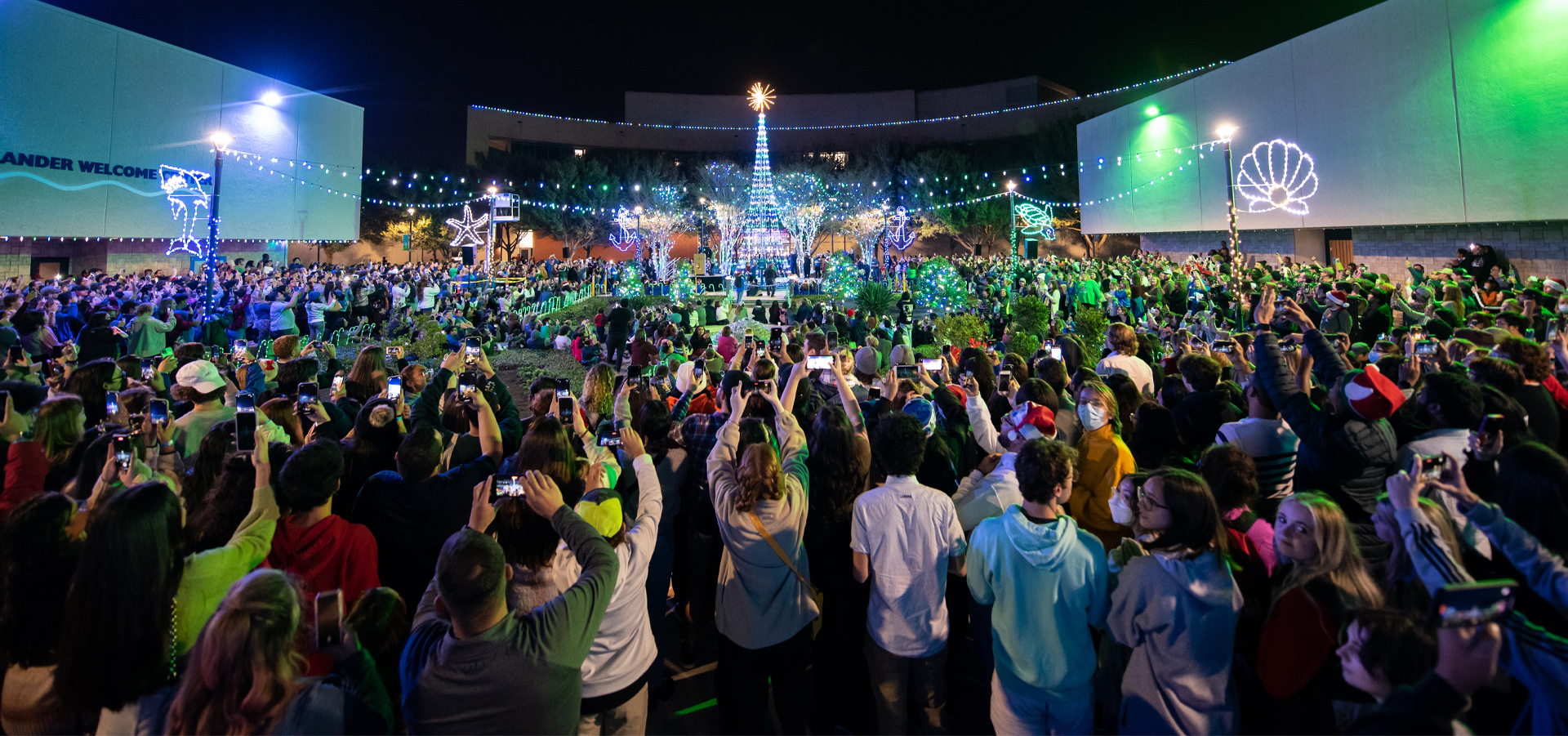 Islander Lights – 2021 Lee Plaza lit in Holiday Spirit